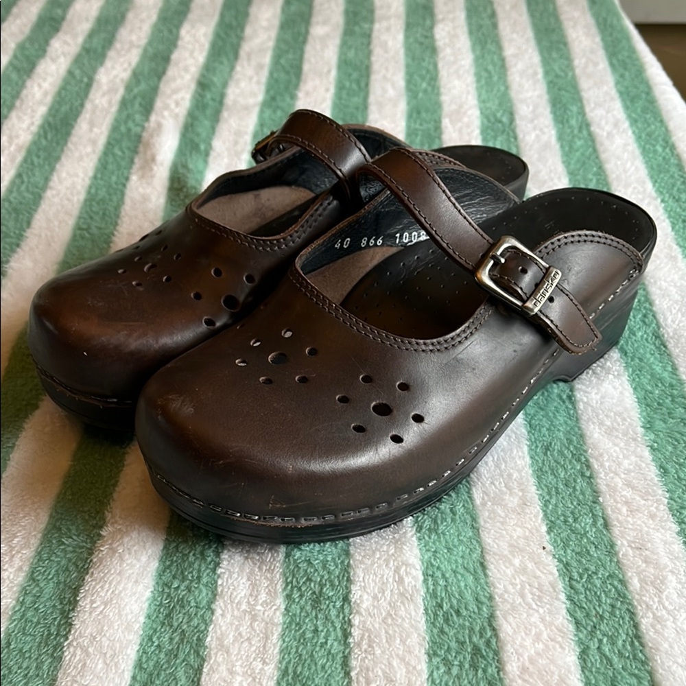 Dansko Brown Leather Clogs. Women’s 9, euro 40